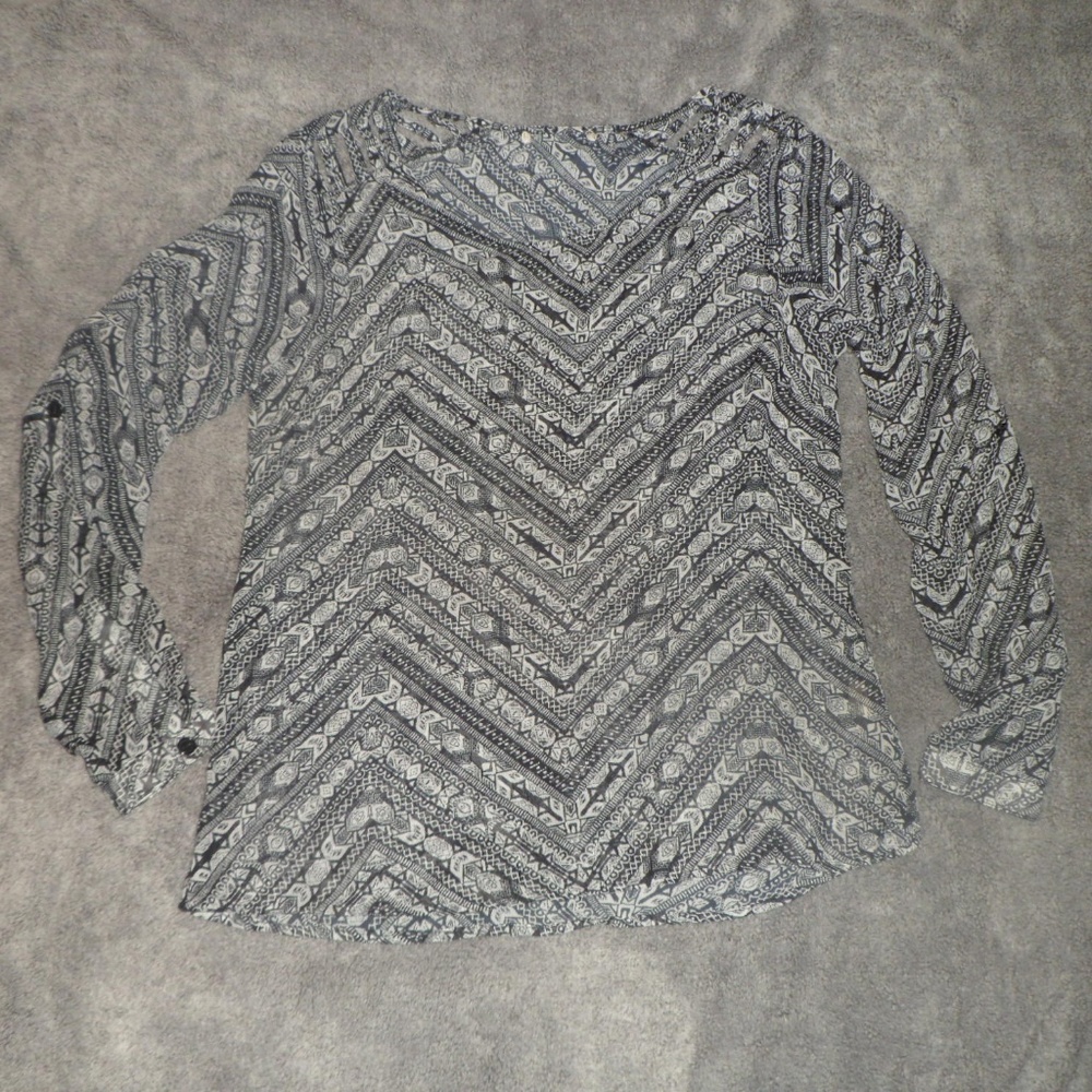 Flowy Sheer Black and White Cold Shoulder Blouse L